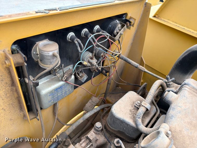 image for item EW7545 1998 Vermeer BC1800A wood chipper