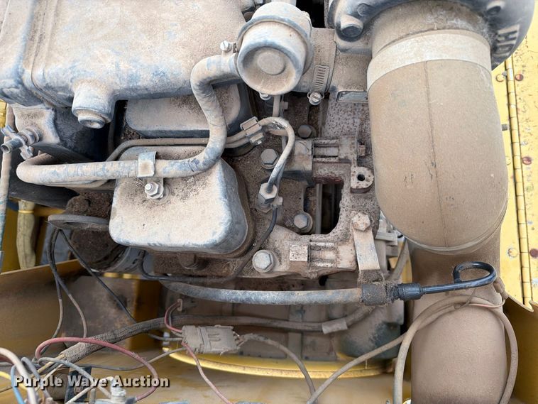 image for item EW7545 1998 Vermeer BC1800A wood chipper