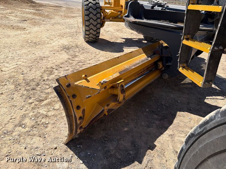 image for item EW7549 2016 John Deere 672G motor grader