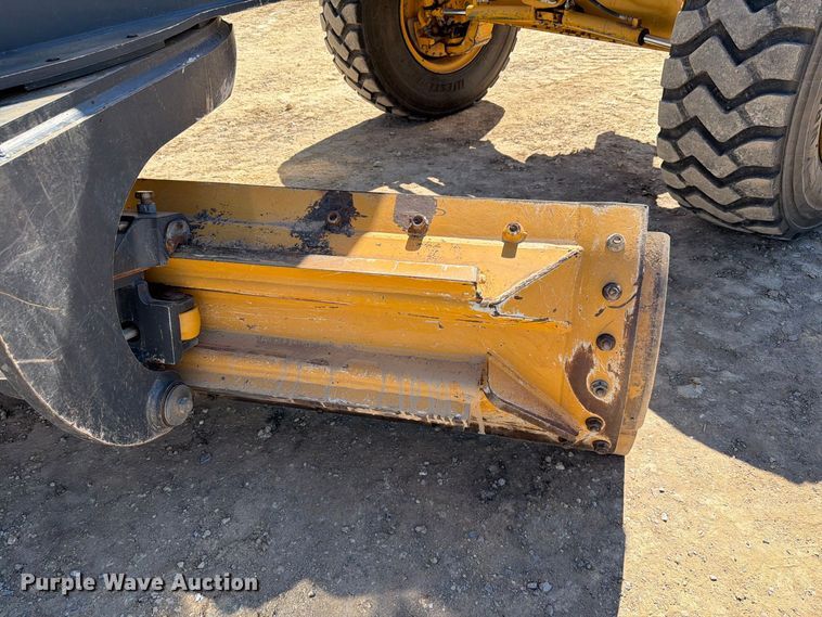 image for item EW7549 2016 John Deere 672G motor grader