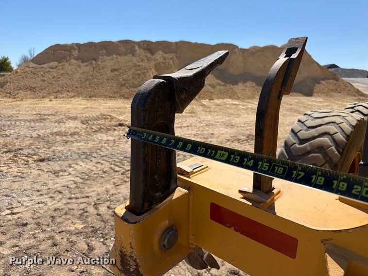 image for item EW7549 2016 John Deere 672G motor grader