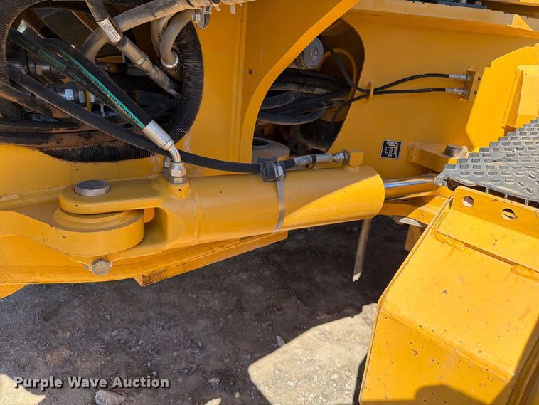 image for item EW7549 2016 John Deere 672G motor grader