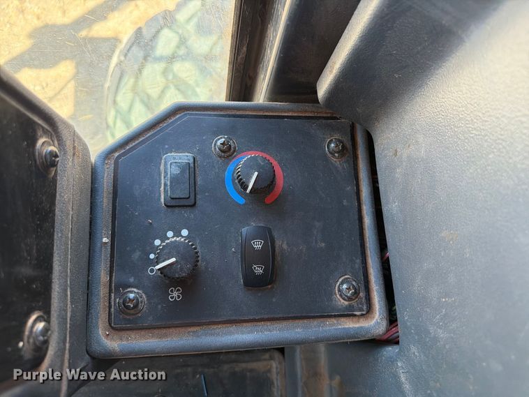 image for item EW7549 2016 John Deere 672G motor grader
