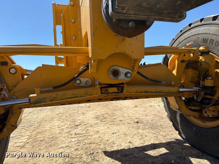 image for item EW7549 2016 John Deere 672G motor grader