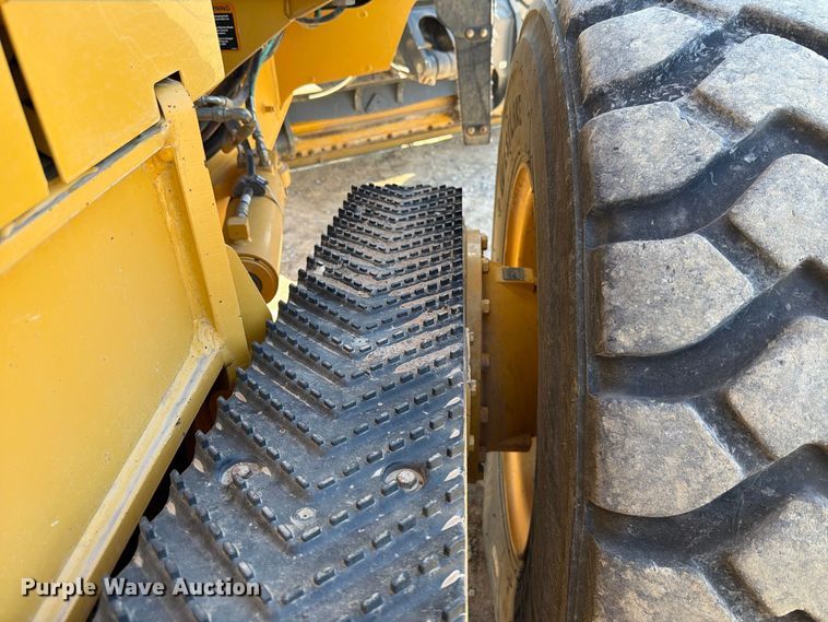 image for item EW7549 2016 John Deere 672G motor grader