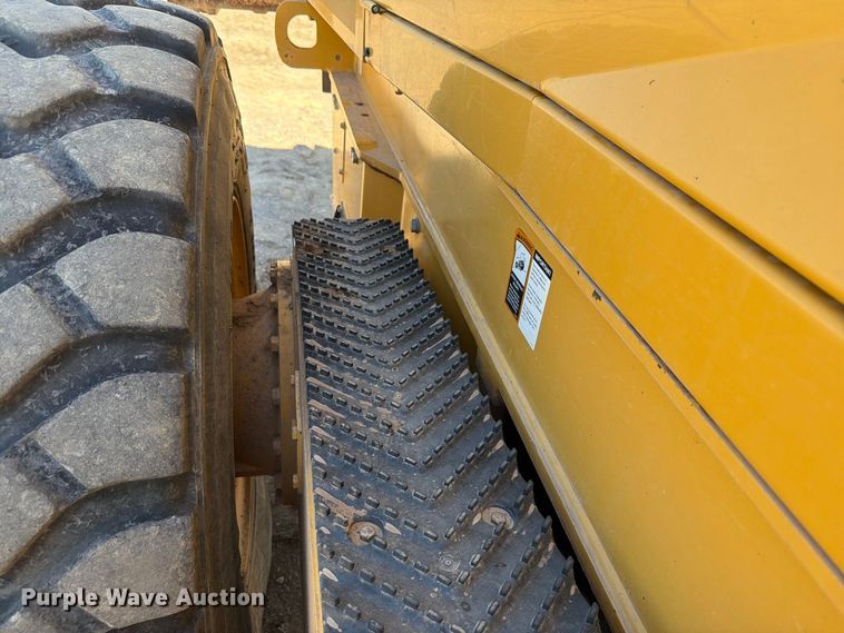 image for item EW7549 2016 John Deere 672G motor grader