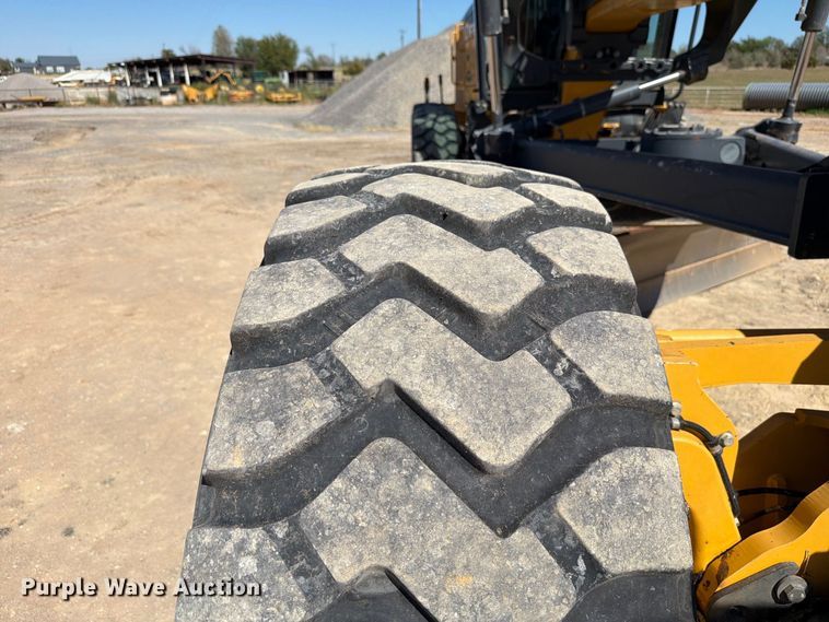 image for item EW7549 2016 John Deere 672G motor grader