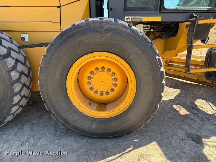 image for item EW7549 2016 John Deere 672G motor grader