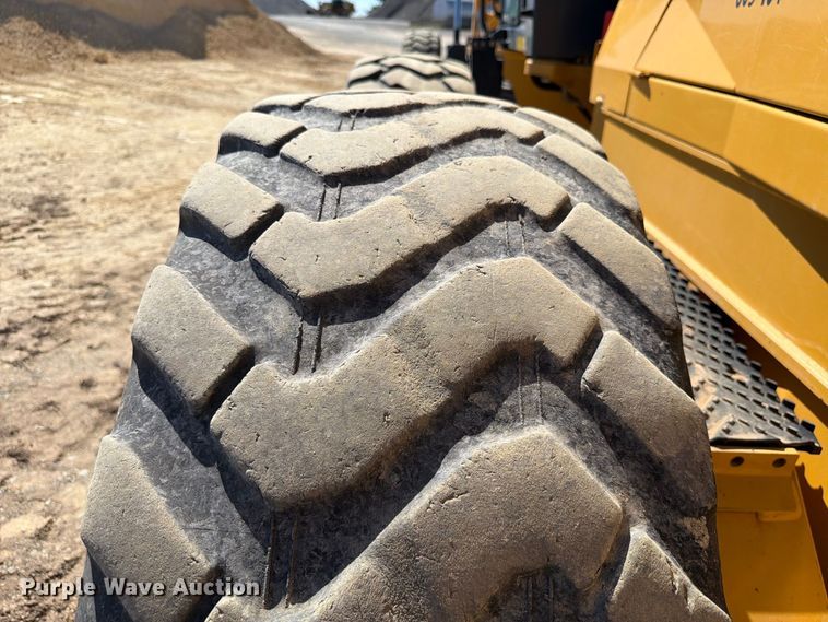image for item EW7549 2016 John Deere 672G motor grader