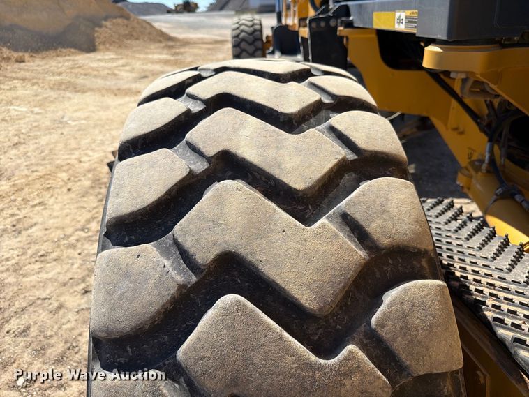 image for item EW7549 2016 John Deere 672G motor grader