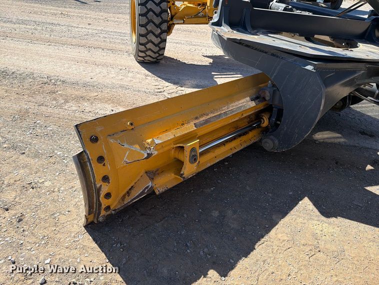 image for item EW7550 2017 John Deere 672G motor grader