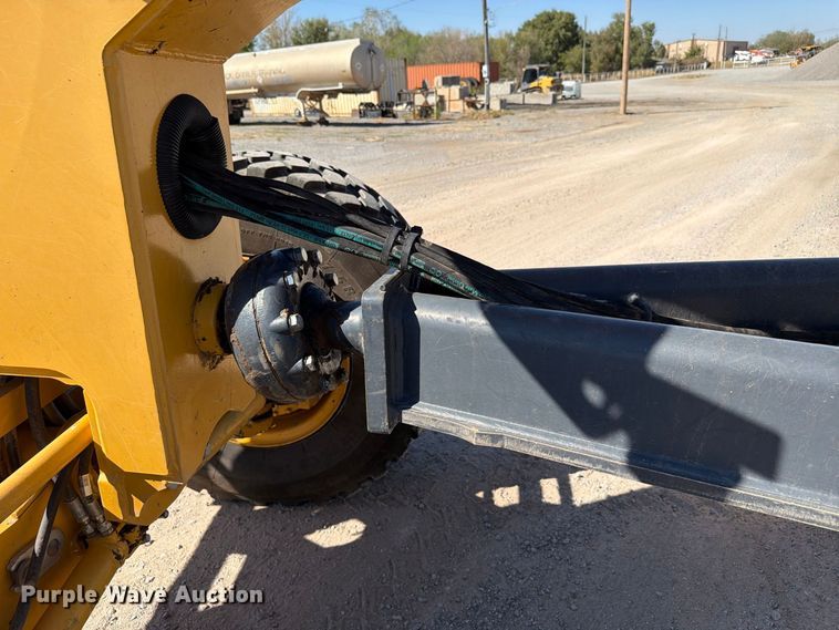 image for item EW7550 2017 John Deere 672G motor grader