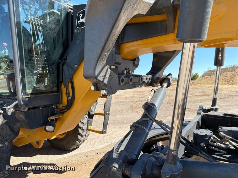 image for item EW7550 2017 John Deere 672G motor grader