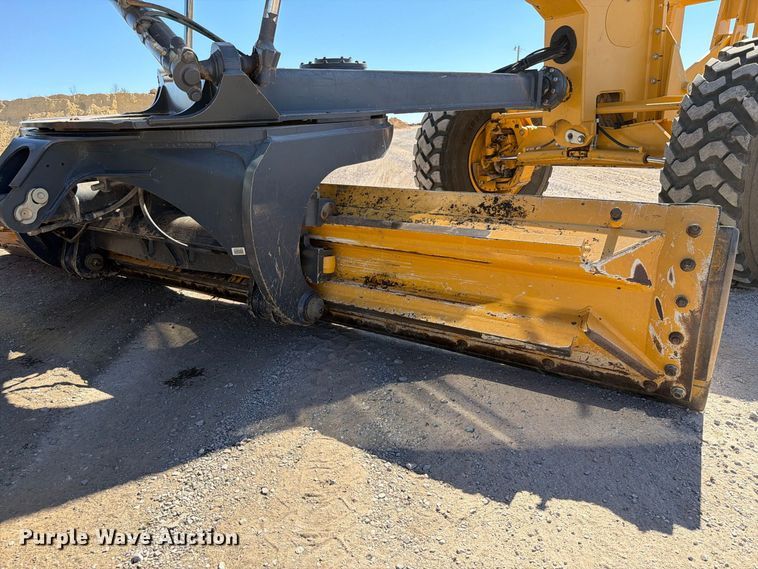 image for item EW7550 2017 John Deere 672G motor grader