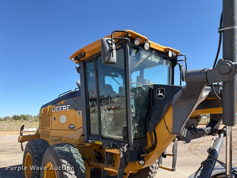 image for item EW7550 2017 John Deere 672G motor grader