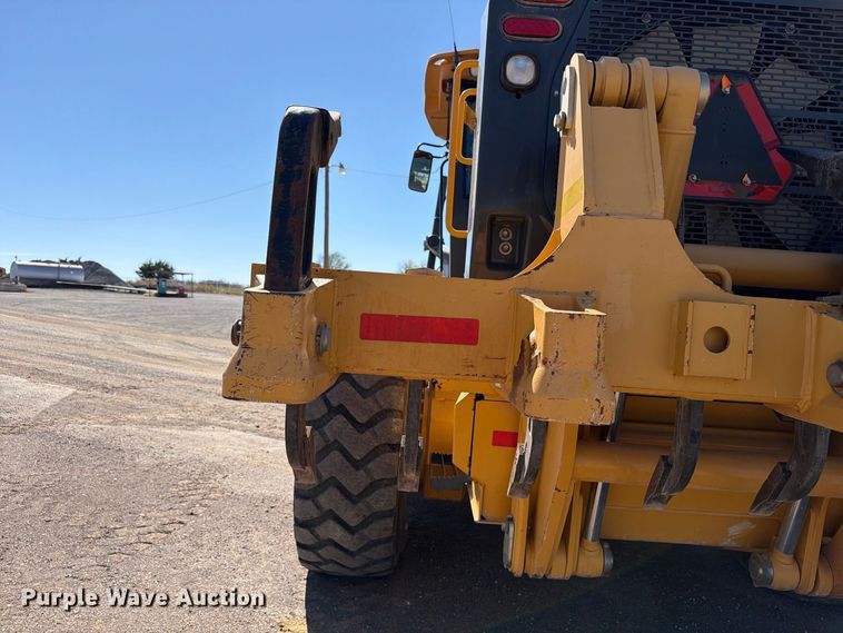 image for item EW7550 2017 John Deere 672G motor grader