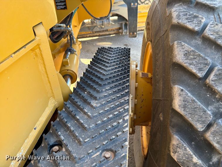 image for item EW7550 2017 John Deere 672G motor grader