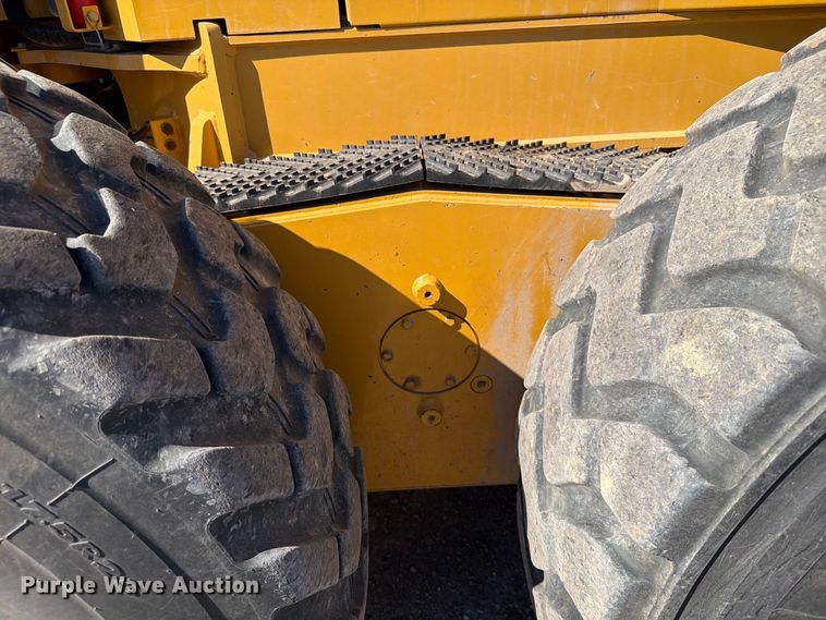 image for item EW7550 2017 John Deere 672G motor grader