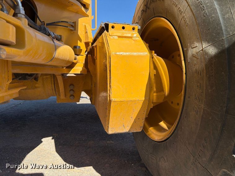 image for item EW7550 2017 John Deere 672G motor grader