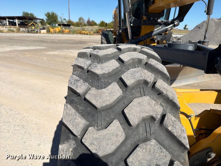 image for item EW7550 2017 John Deere 672G motor grader