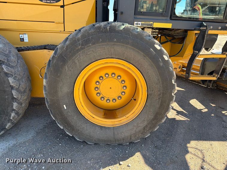 image for item EW7550 2017 John Deere 672G motor grader