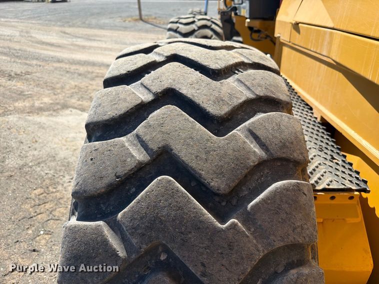 image for item EW7550 2017 John Deere 672G motor grader