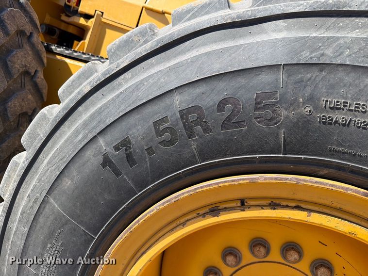 image for item EW7550 2017 John Deere 672G motor grader