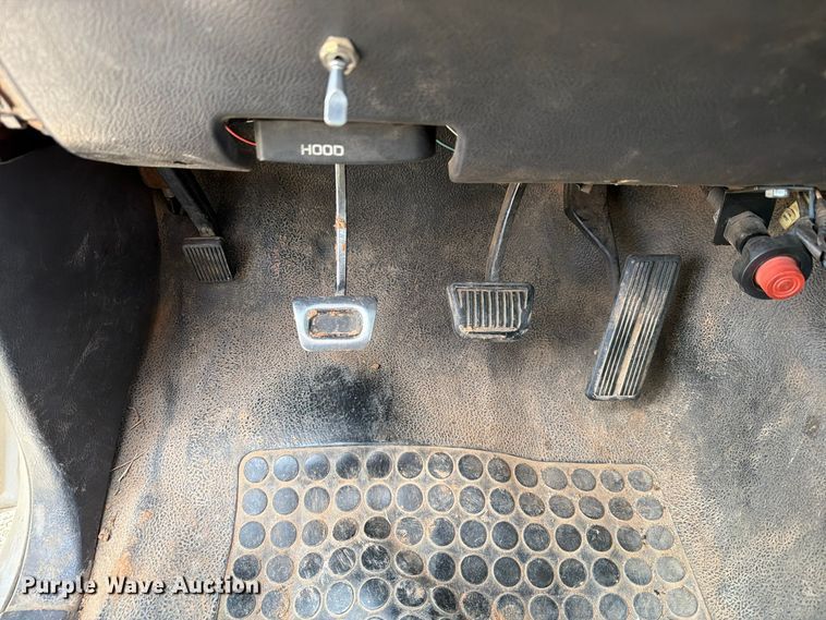 image for item EW7584 2002 Dodge Ram 3500 flatbed truck
