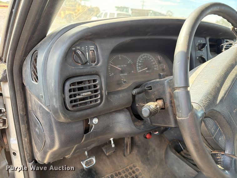 image for item EW7584 2002 Dodge Ram 3500 flatbed truck