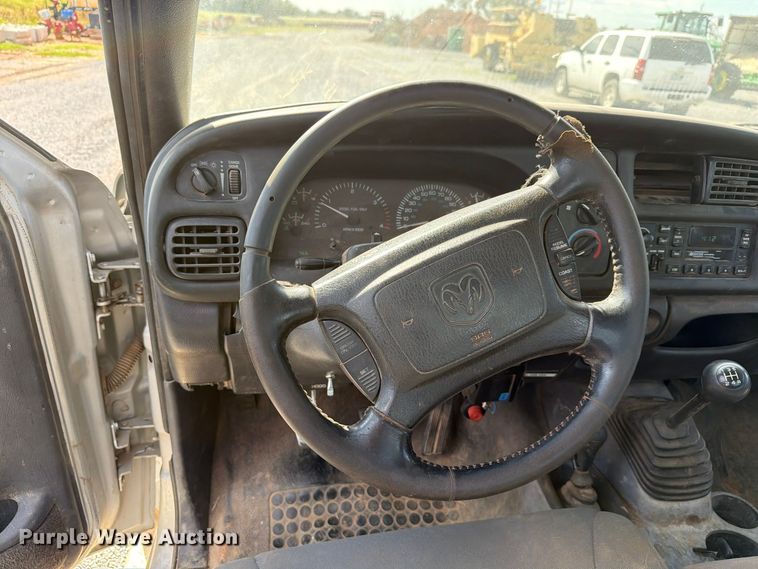 image for item EW7584 2002 Dodge Ram 3500 flatbed truck