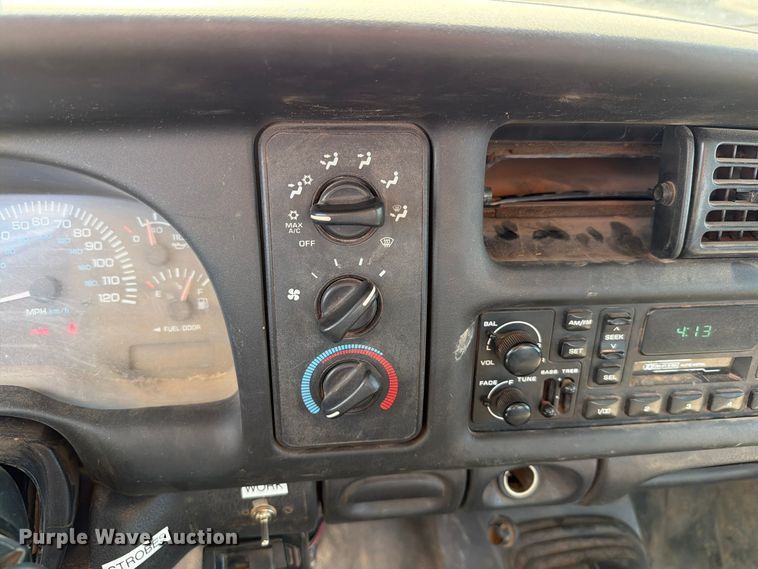 image for item EW7584 2002 Dodge Ram 3500 flatbed truck