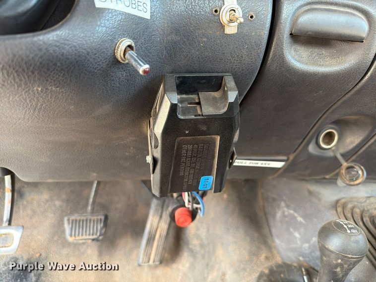 image for item EW7584 2002 Dodge Ram 3500 flatbed truck