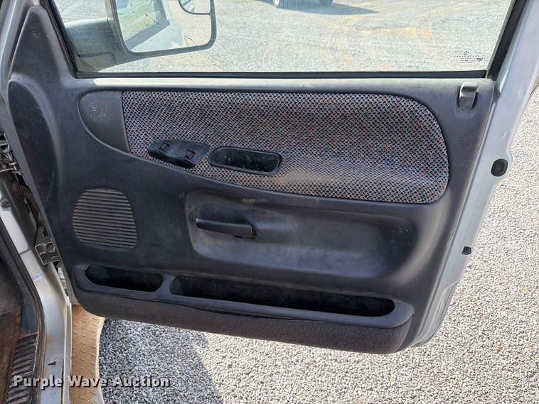 image for item EW7584 2002 Dodge Ram 3500 flatbed truck