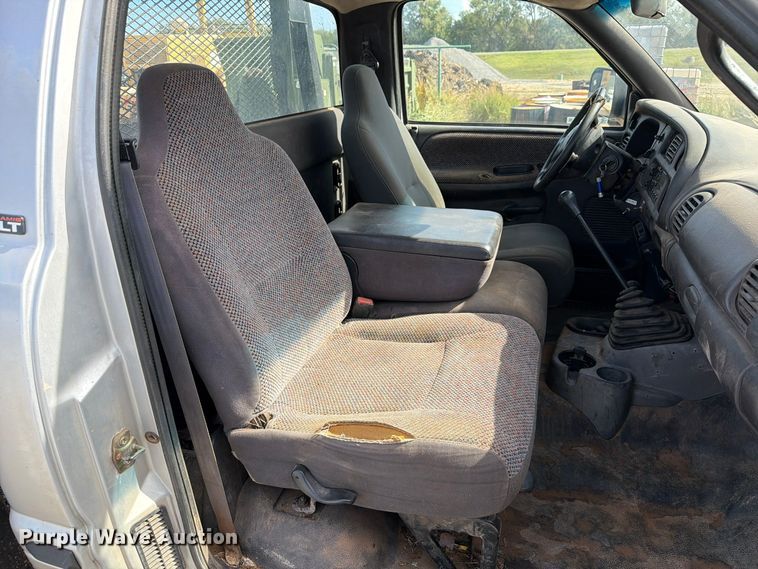 image for item EW7584 2002 Dodge Ram 3500 flatbed truck