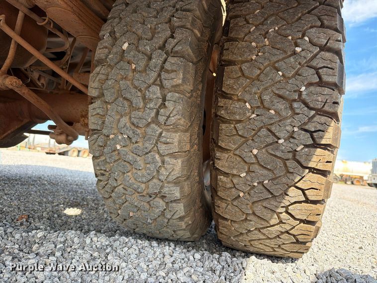 image for item EW7584 2002 Dodge Ram 3500 flatbed truck