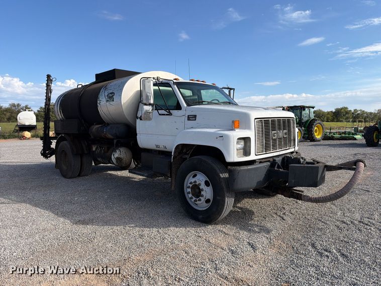 image for item EW7589 2002 GMC C7500 oil distributor truck