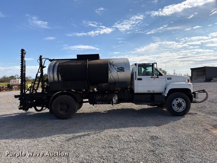 image for item EW7589 2002 GMC C7500 oil distributor truck