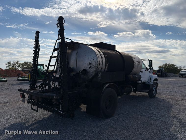 image for item EW7589 2002 GMC C7500 oil distributor truck