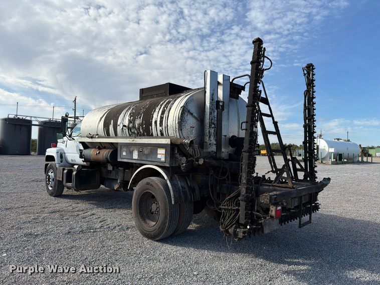 image for item EW7589 2002 GMC C7500 oil distributor truck