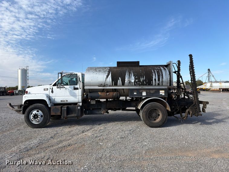 image for item EW7589 2002 GMC C7500 oil distributor truck