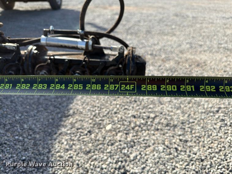 image for item EW7589 2002 GMC C7500 oil distributor truck