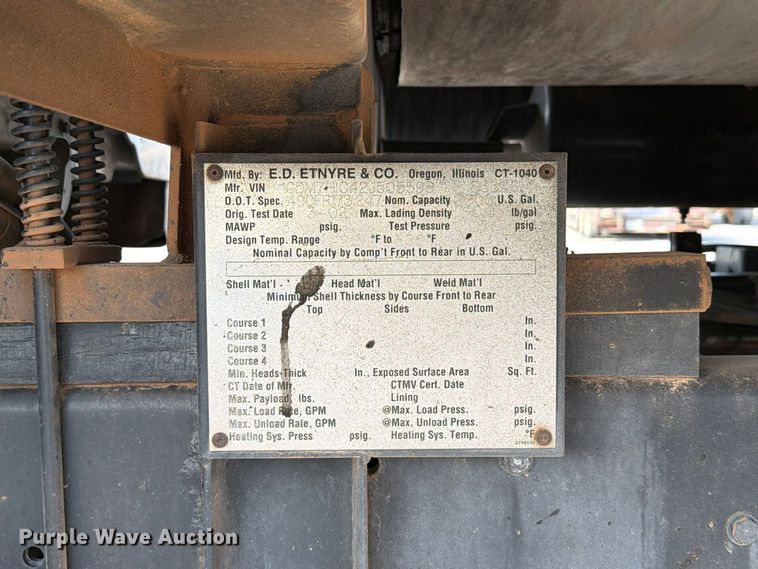 image for item EW7589 2002 GMC C7500 oil distributor truck