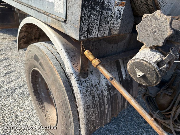 image for item EW7589 2002 GMC C7500 oil distributor truck
