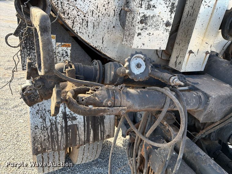 image for item EW7589 2002 GMC C7500 oil distributor truck