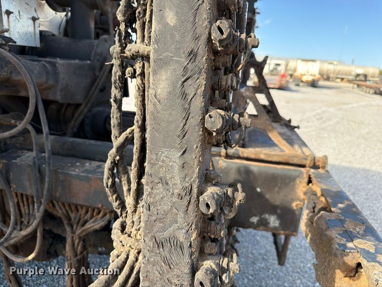 image for item EW7589 2002 GMC C7500 oil distributor truck