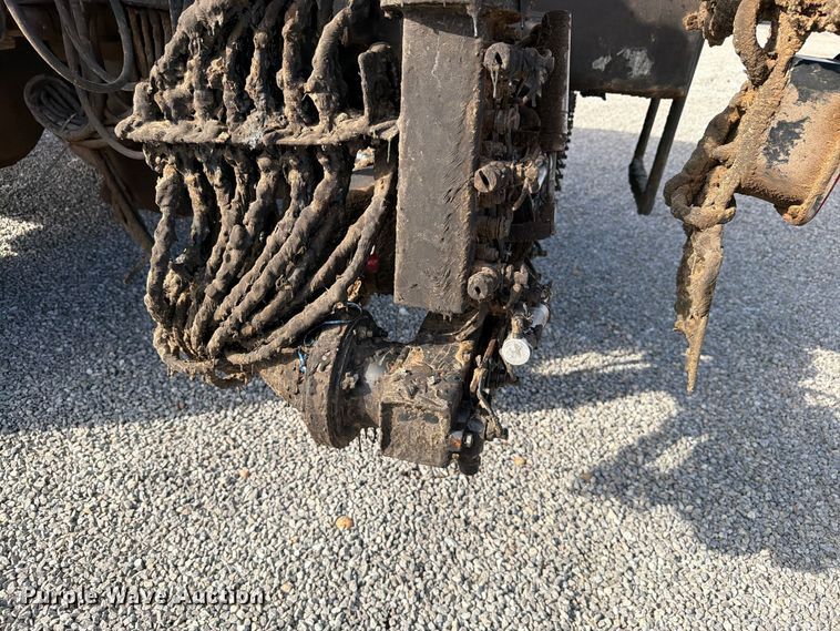 image for item EW7589 2002 GMC C7500 oil distributor truck