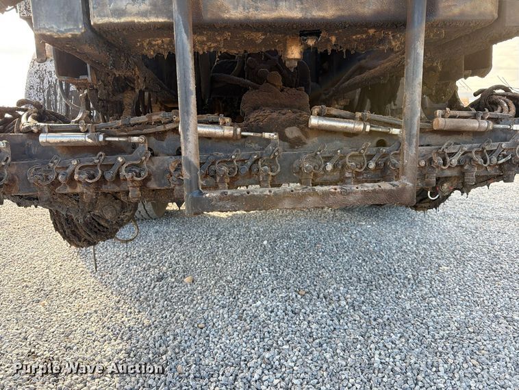 image for item EW7589 2002 GMC C7500 oil distributor truck