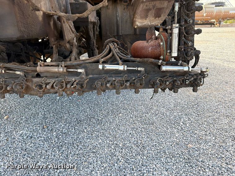 image for item EW7589 2002 GMC C7500 oil distributor truck