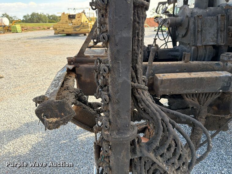 image for item EW7589 2002 GMC C7500 oil distributor truck