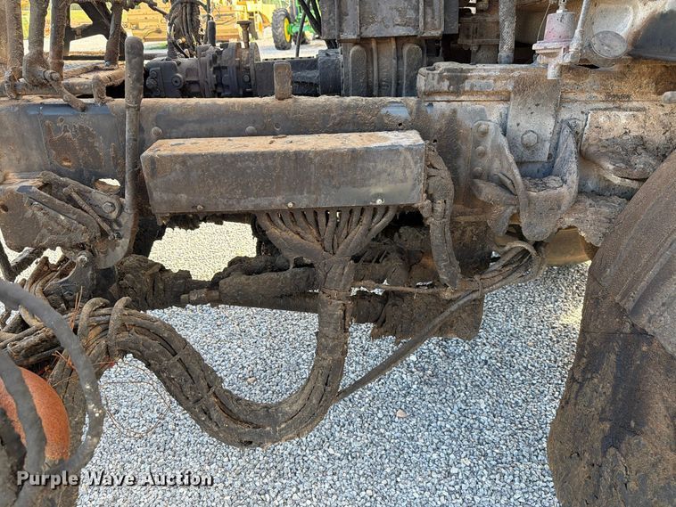image for item EW7589 2002 GMC C7500 oil distributor truck
